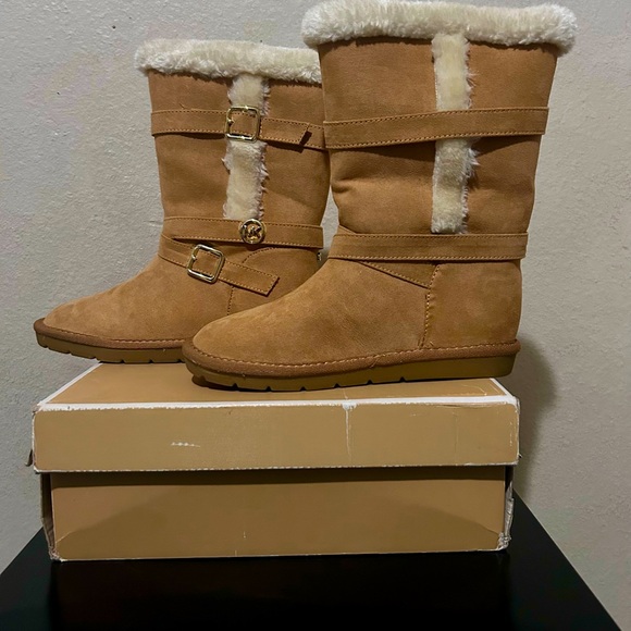 Brown Michael Kors boots, brand new got them awhile back, they just didn’t fit - Picture 3 of 4